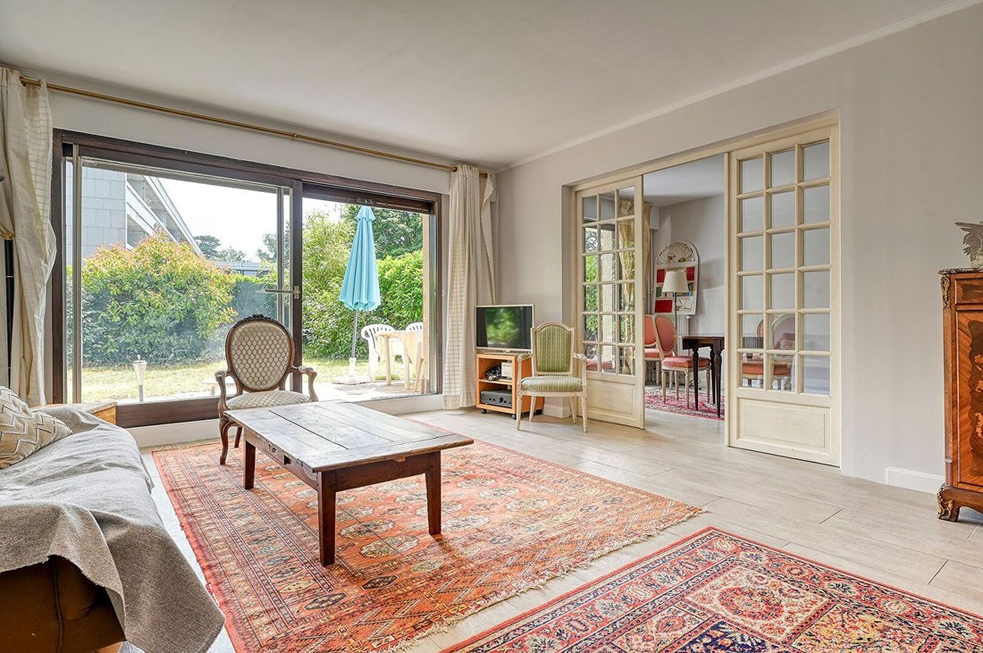 Apartment in Domaine National du Château, Versailles, France 5 - 18200734