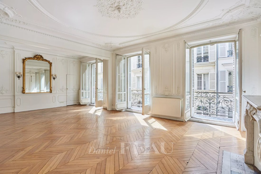 Apartment in Elysées-Madeleine, Paris 8e Arrondissement, Paris 4 - 18201235
