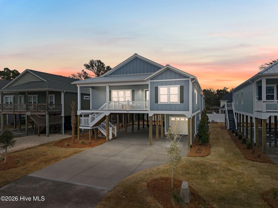 House in Oak Island, North Carolina, United States 1 - 16934634