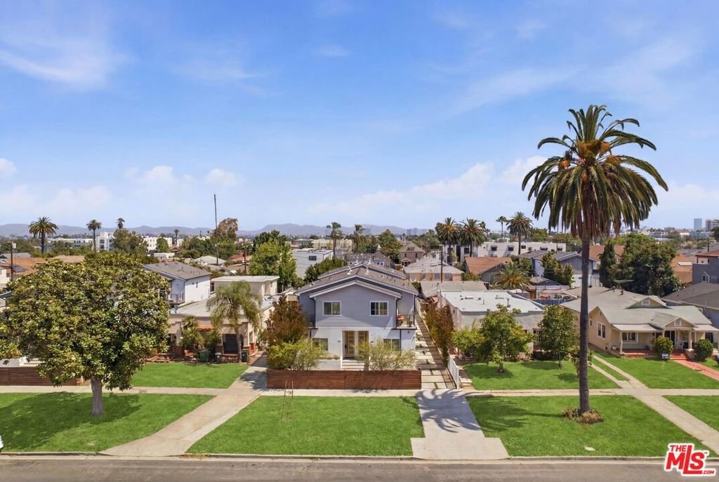 Los Angeles, California, United States 4 - 18203396