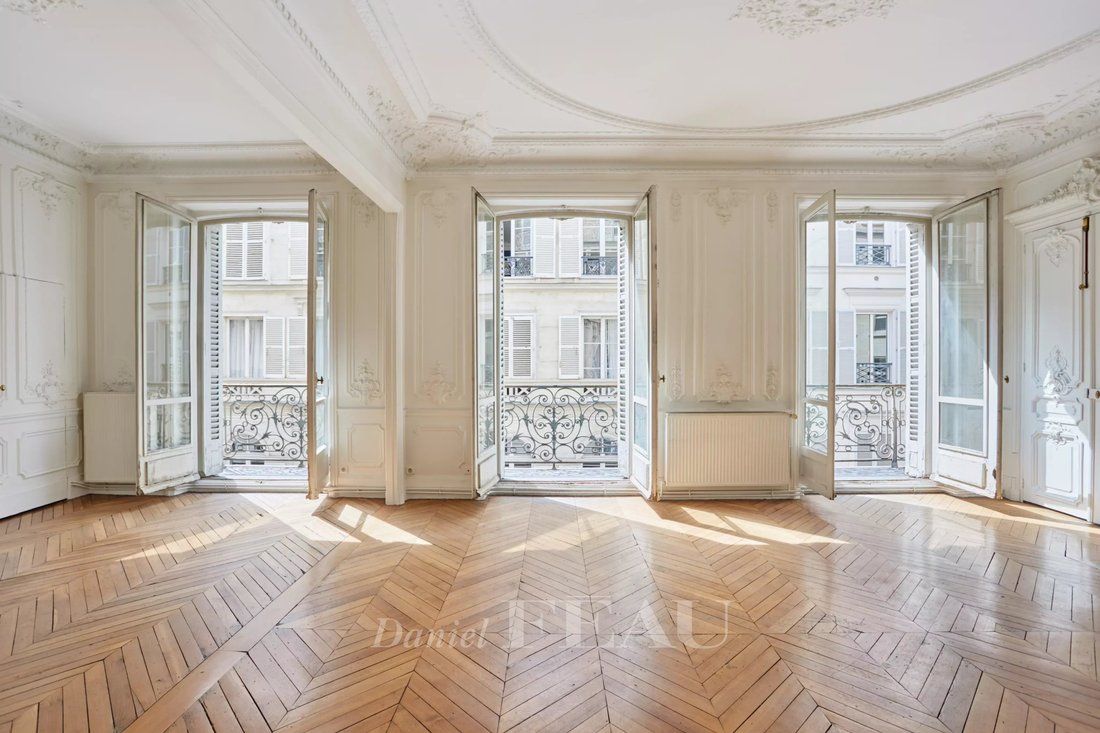 Apartment in Elysées-Madeleine, Paris 8e Arrondissement, Paris 5 - 18201235