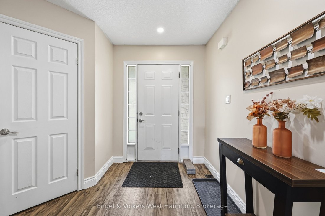 House in Hamilton, Ontario, Canada 4 - 18205596