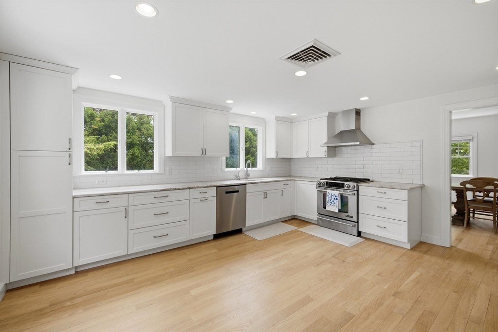 House in Belmont, Massachusetts, United States 4 - 18200131