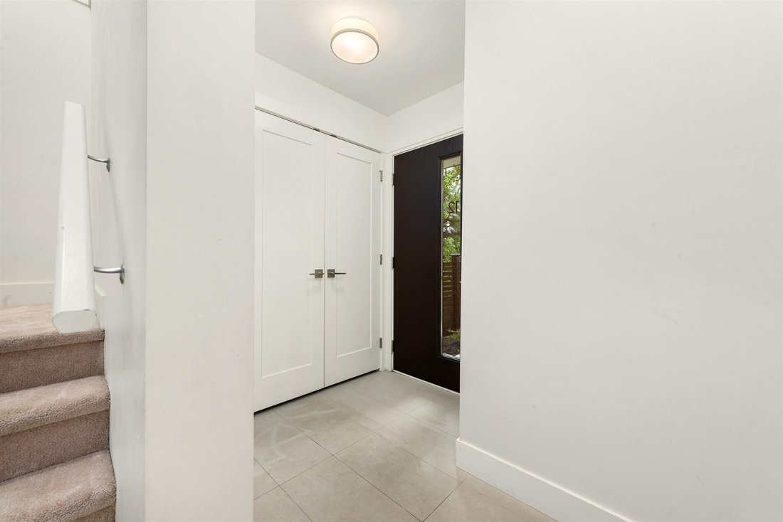 House in Surrey, British Columbia, Canada 2 - 18205601