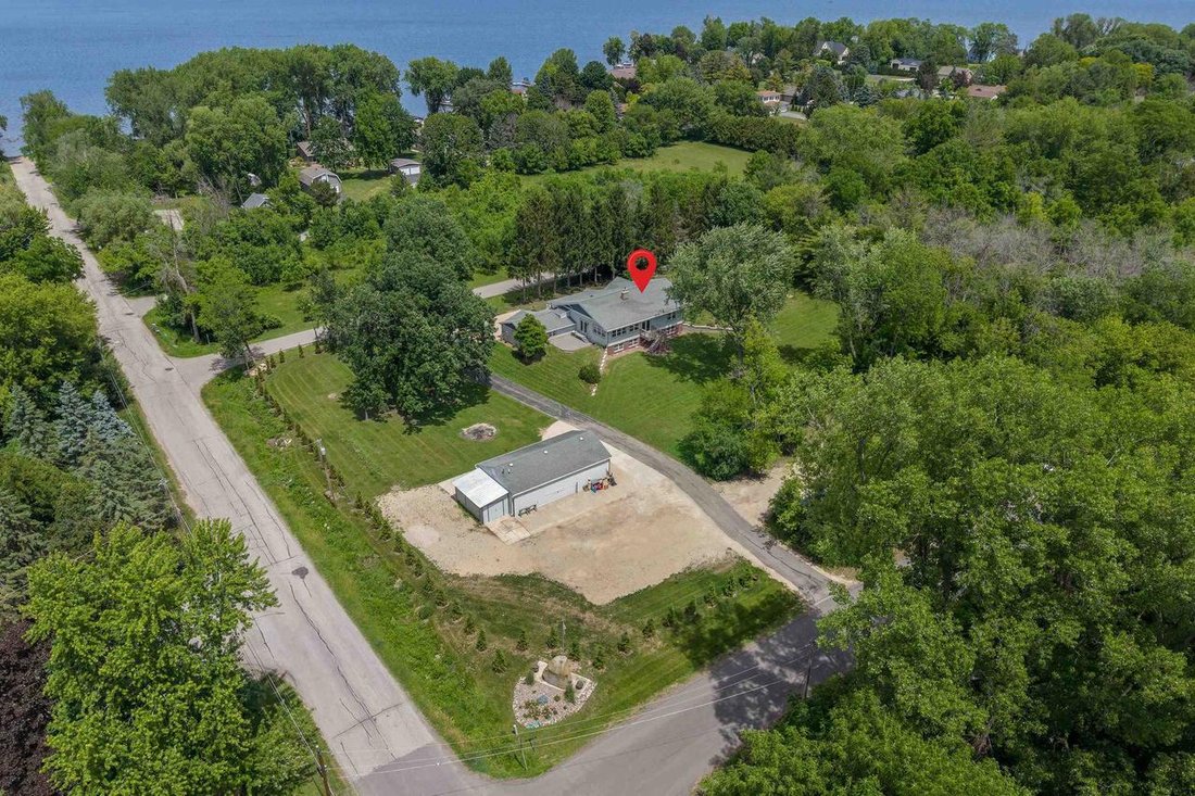 House in Oshkosh, Wisconsin, United States 3 - 18184958