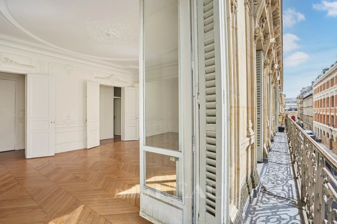 Apartment in Elysées-Madeleine, Paris 8e Arrondissement, Paris 2 - 18201235