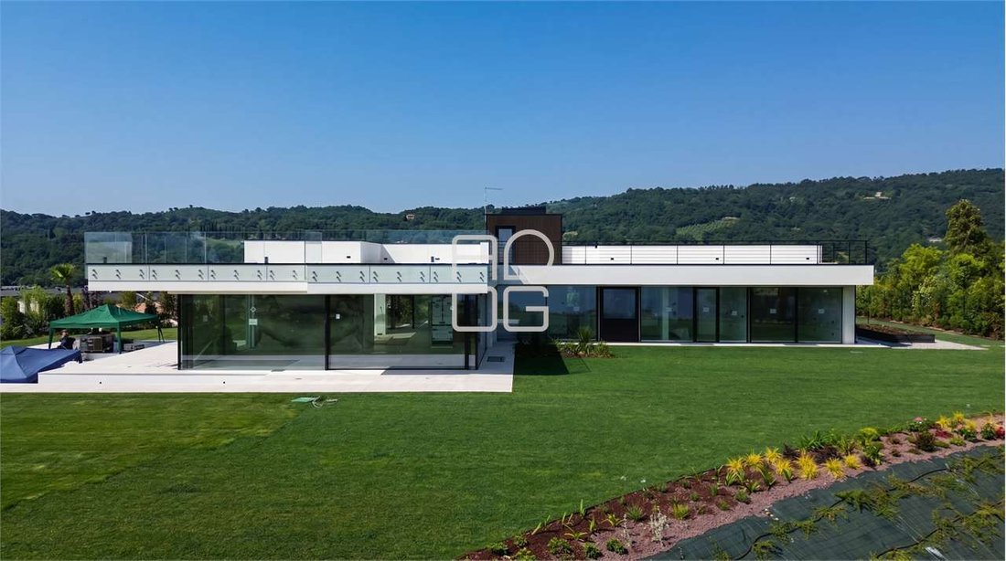 Villa in Salo, Lombardy, Italy 2 - 17574243