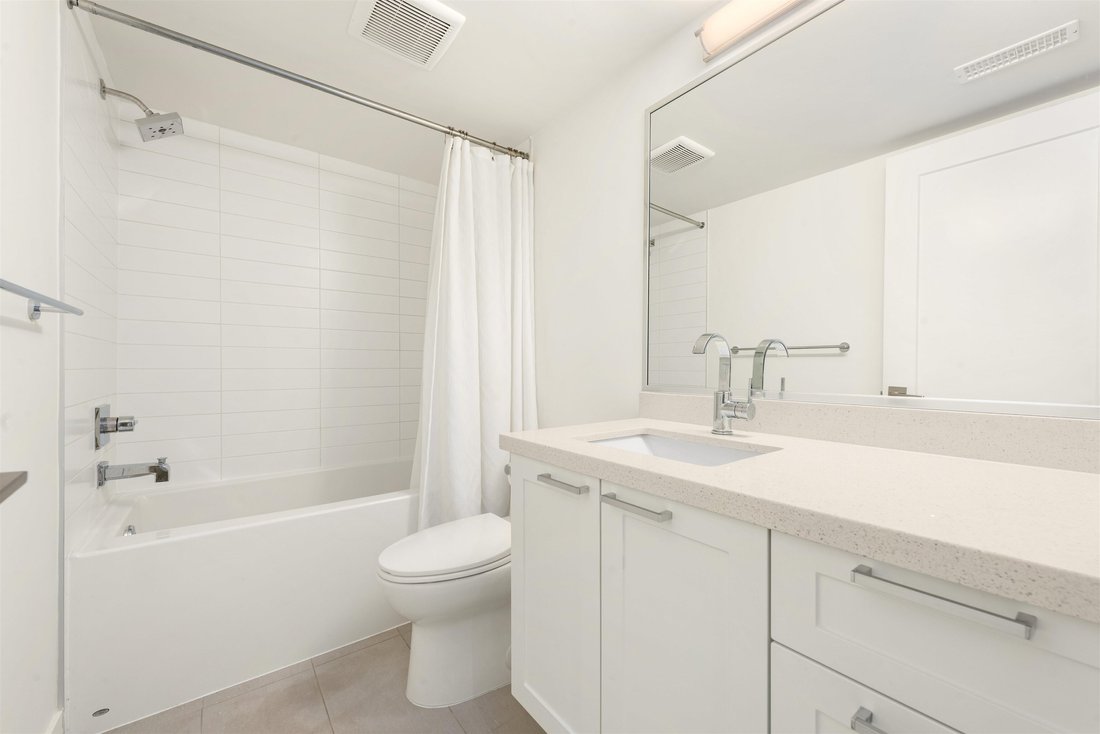 House in Surrey, British Columbia, Canada 5 - 18205601