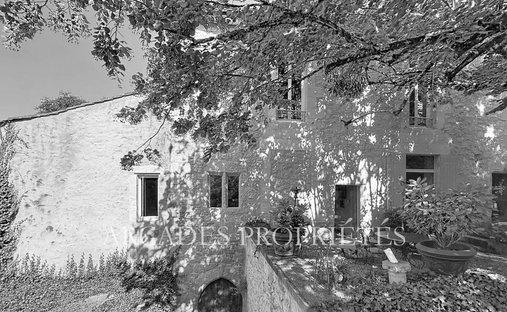 Estate in Frontenac, Nouvelle-Aquitaine, France 1