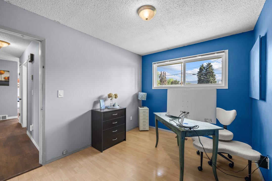 House in Kelowna, British Columbia, Canada 2 - 17358726