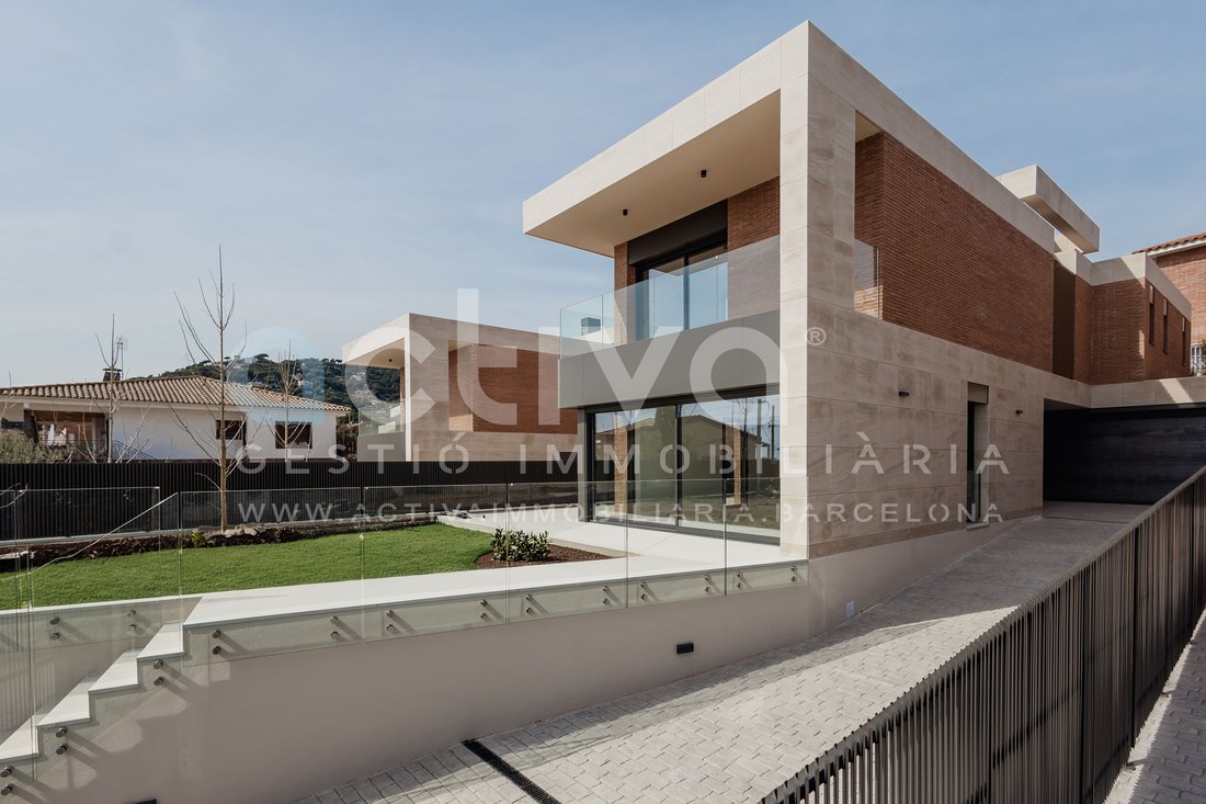Chalet in Premia de Dalt, Catalonia, Spain 1 - 18209363