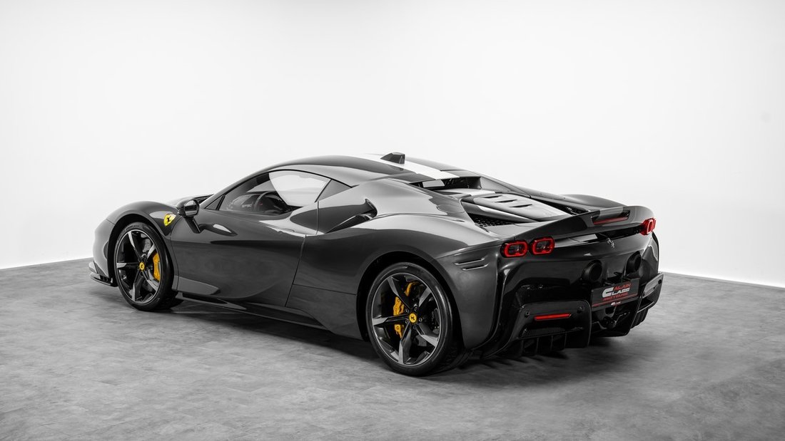 Coupe in Dubai, United Arab Emirates 2 - 18208972