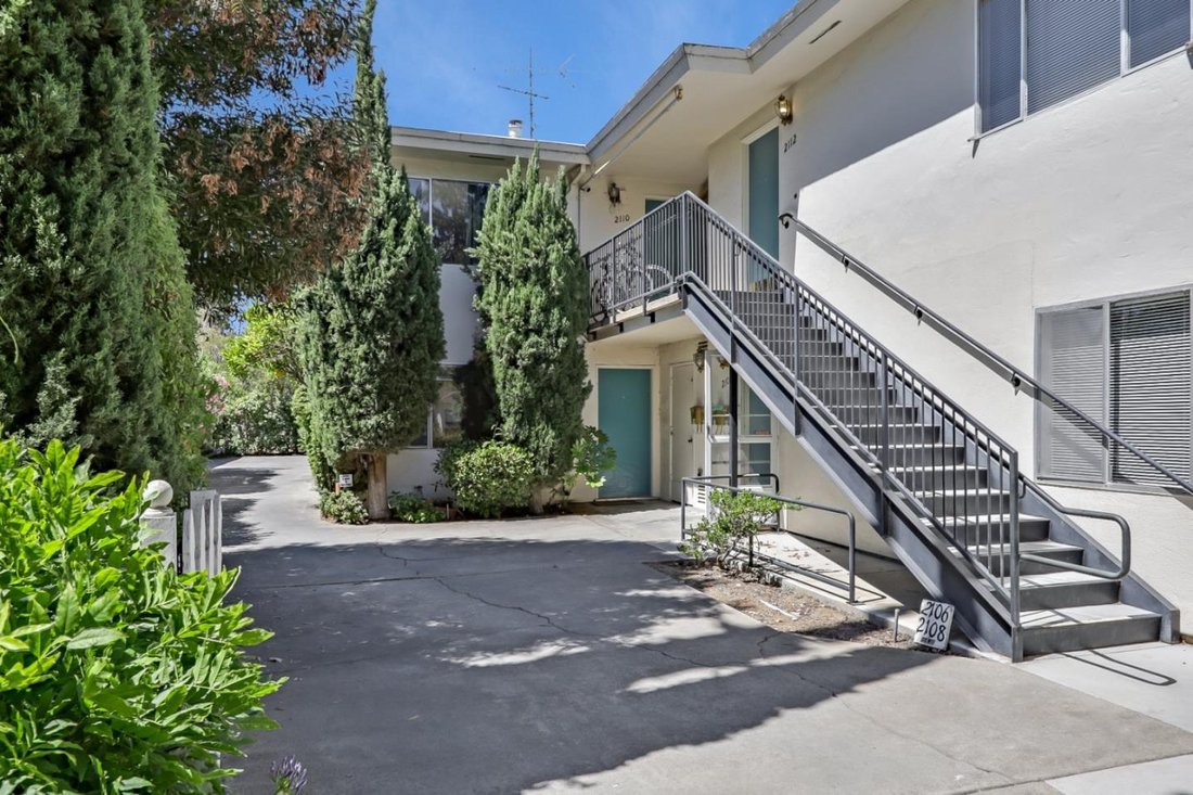 Palo Alto, California, United States 3 - 18207570