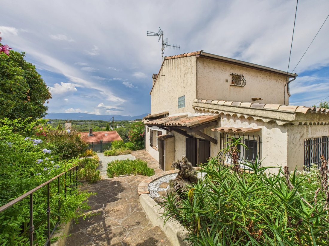 House in Antibes, Provence-Alpes-Côte d'Azur, France 1 - 18015671