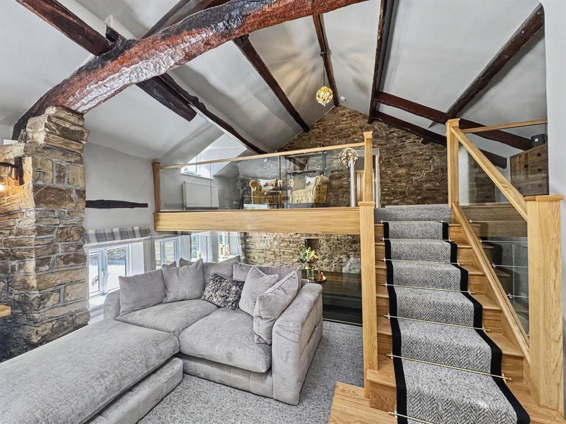 House in Shaw, Grasscroft, England 5 - 18196783