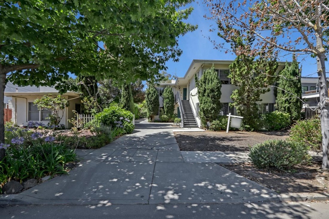 Palo Alto, California, United States 1 - 18207570