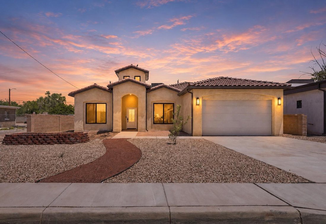 House in Los Ranchos de Albuquerque, New Mexico, United States 1 - 18207197