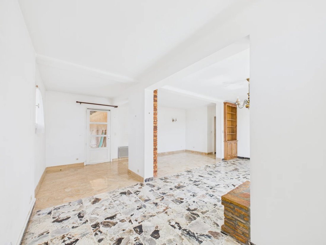 House in Antibes, Provence-Alpes-Côte d'Azur, France 3 - 18015671