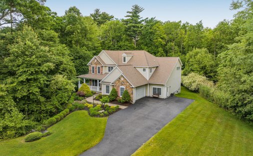 House in Crescent, New York, United States 1