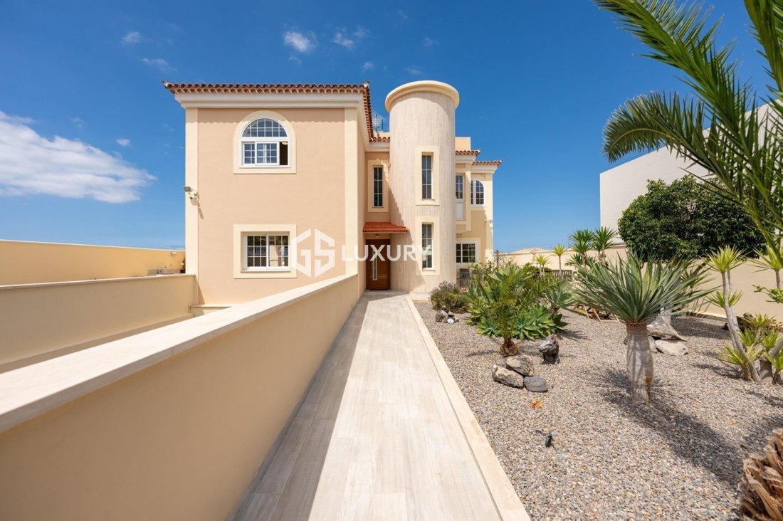 House in Costa Adeje, Adeje, Canary Islands 2 - 18207850