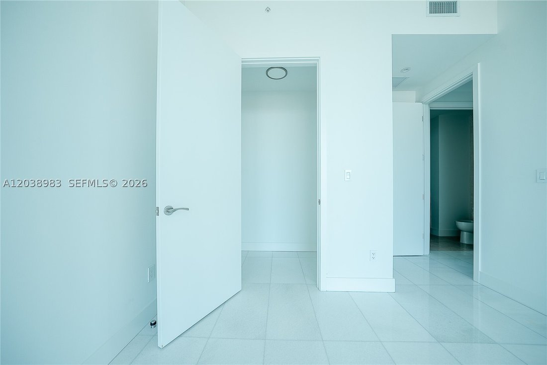 Condo in Miami, Florida, United States 5 - 18207301
