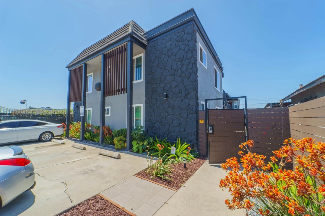San Diego, California, United States 1 - 18208089