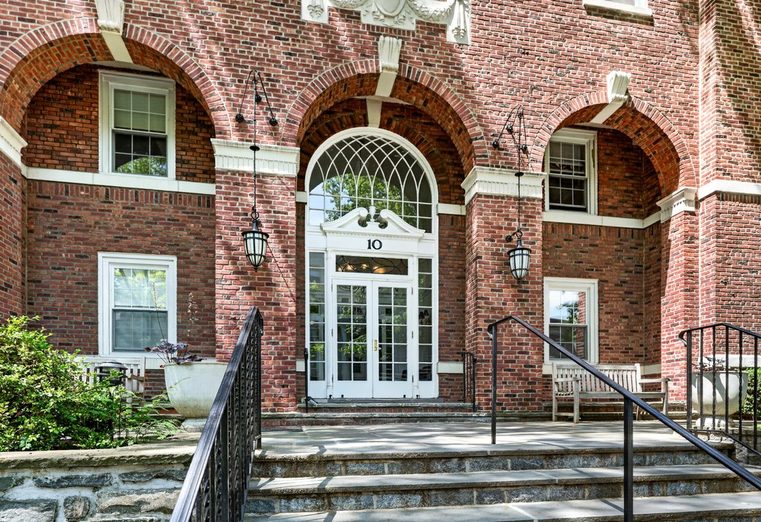 Bronxville, New York, United States 1 - 18207930