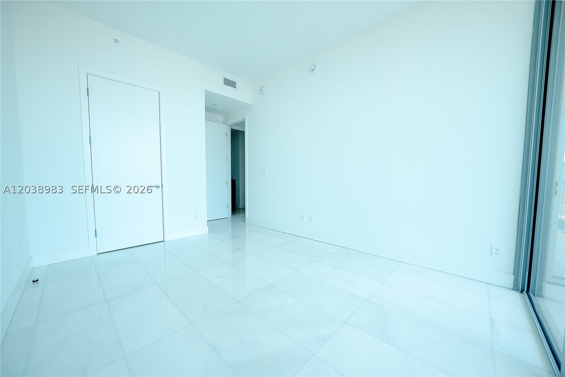 Condo in Miami, Florida, United States 4 - 18207301