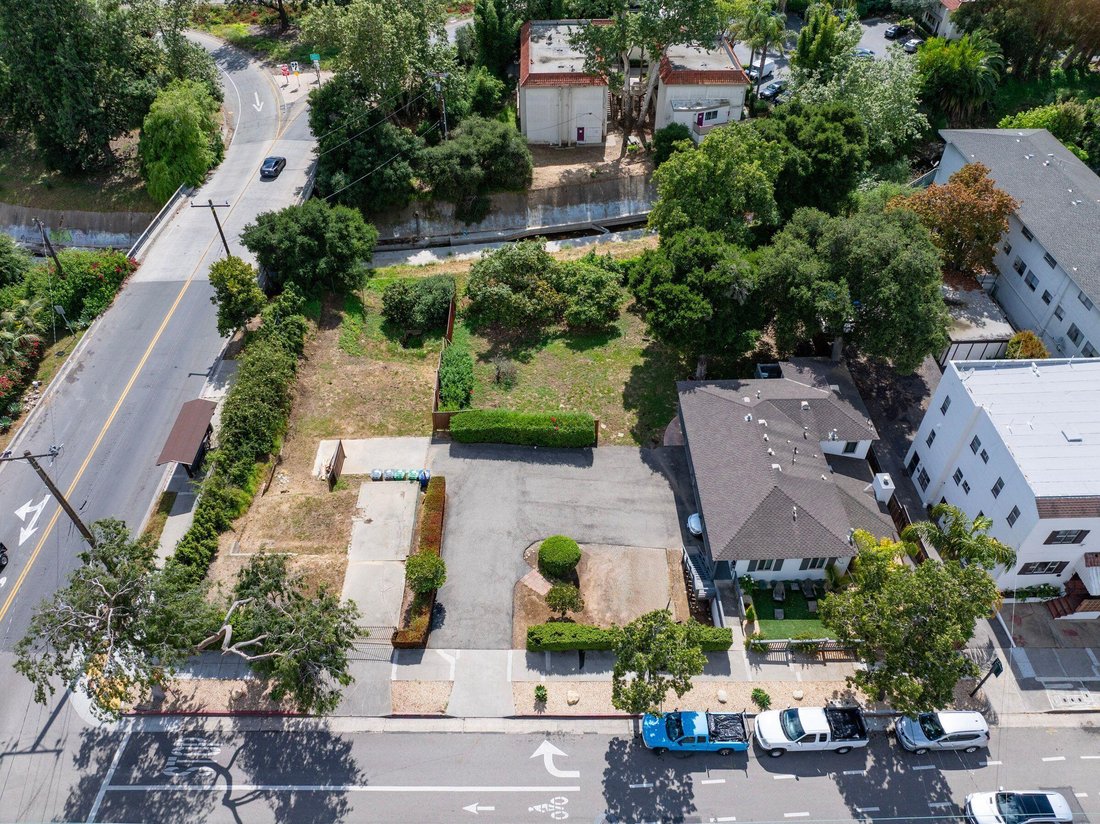 Santa Barbara, California, United States 3 - 18207285