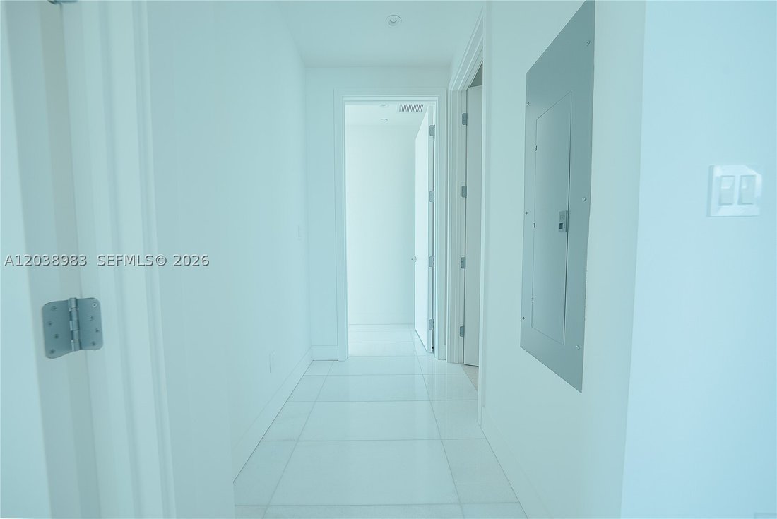 Condo in Miami, Florida, United States 3 - 18207301
