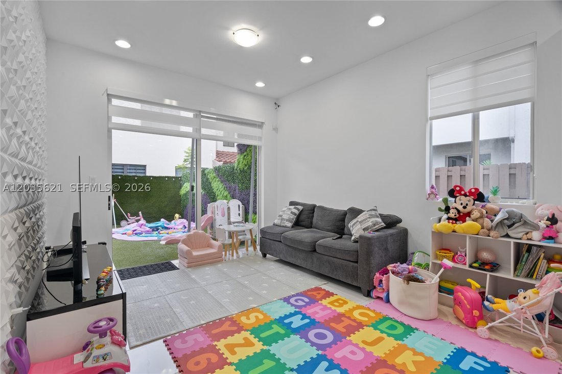 Townhouse in Doral, Florida, United States 2 - 18207300