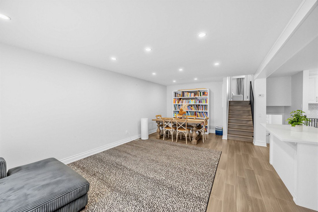 Townhouse in Mississauga, Ontario, Canada 3 - 18207958