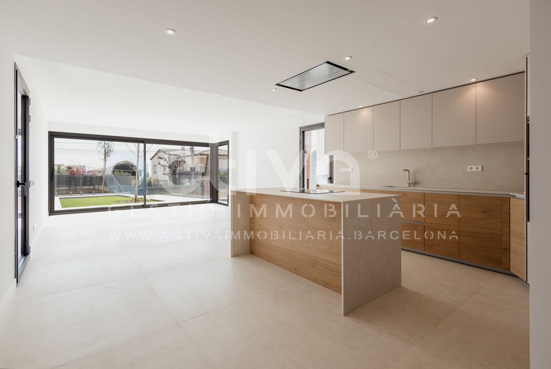 Chalet in Premia de Dalt, Catalonia, Spain 2 - 18209363