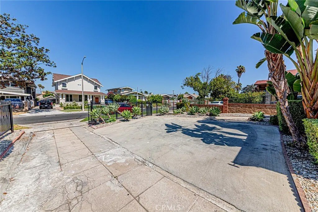 Los Angeles, California, United States 5 - 18208118