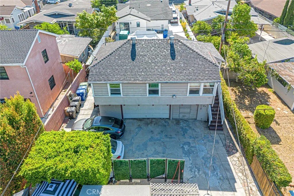Los Angeles, California, United States 3 - 18208118