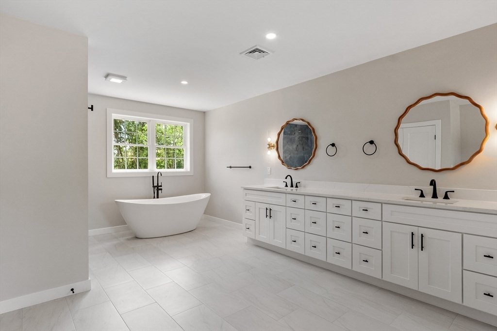 House in Shrewsbury, Massachusetts, United States 5 - 18080905