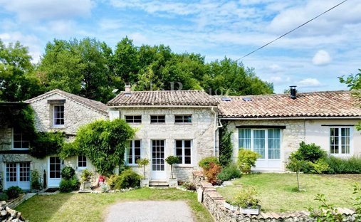 House in Duras, Nouvelle-Aquitaine, France 1