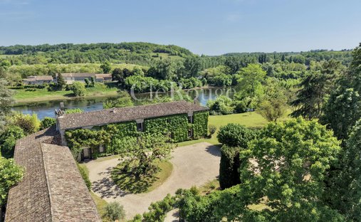 House in Sainte-Foy-la-Grande, Nouvelle-Aquitaine, France 1
