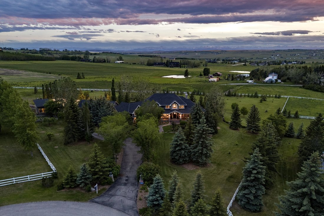 House in Aldersyde, Alberta, Canada 1 - 18056183