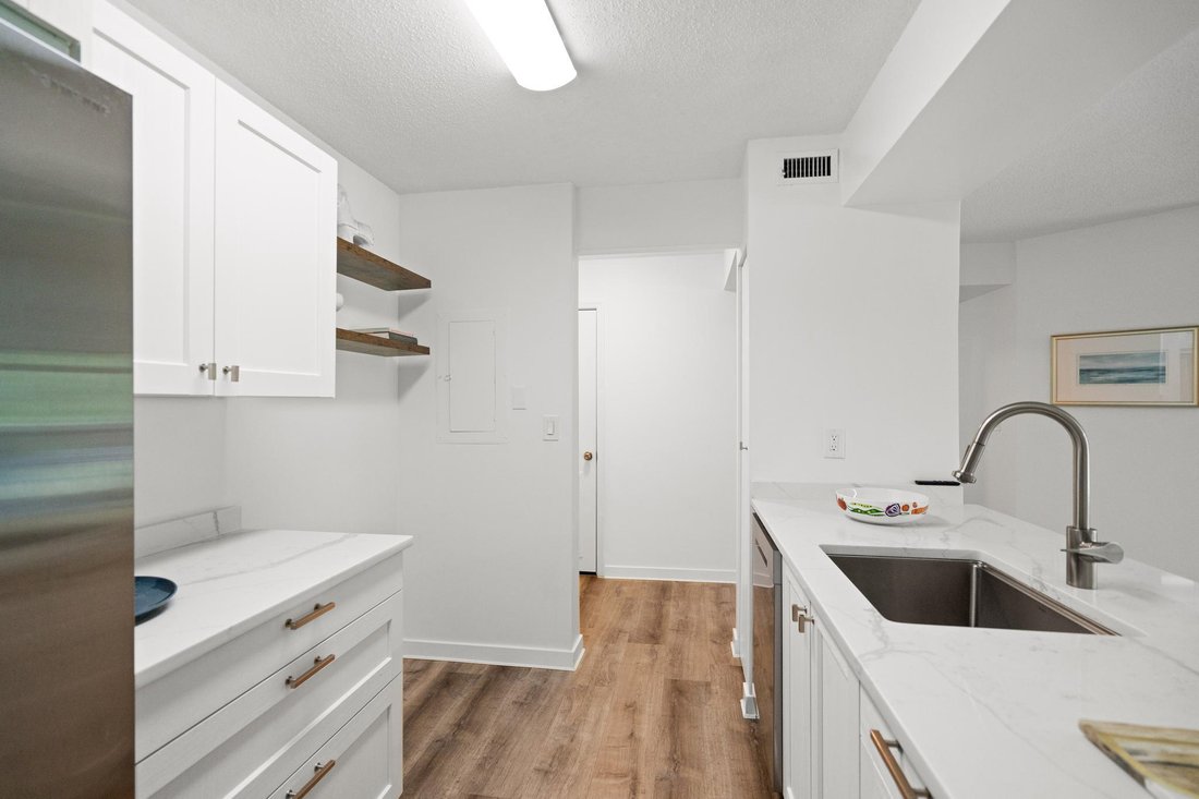 Condo in Arlington, Virginia, United States 4 - 18208620
