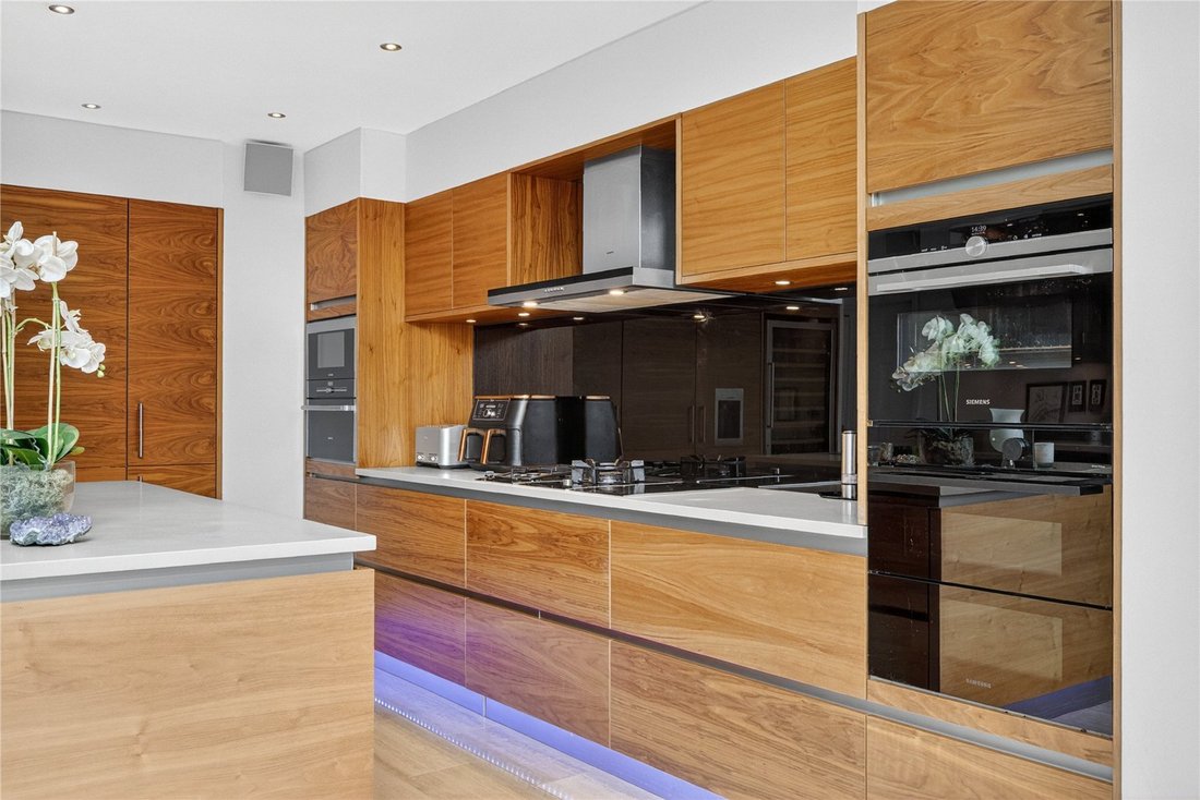 House in Roundhay, Leeds, England 3 - 18208470