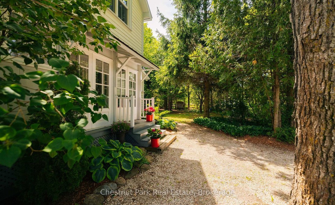 House in Clarksburg, Ontario, Canada 3 - 18209469
