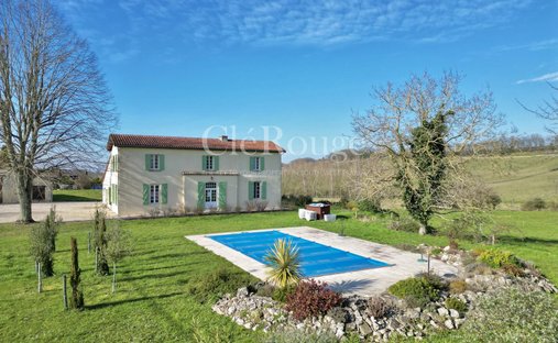 House in Duras, Nouvelle-Aquitaine, France 1