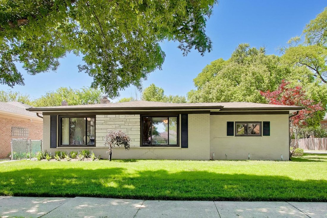 House in Skokie, Illinois, United States 4 - 18208577