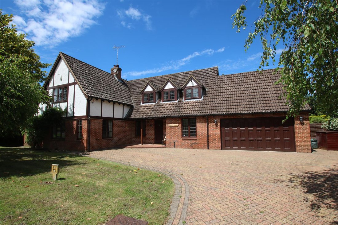 House in Hawks Hill, Fetcham, England 1 - 17486296