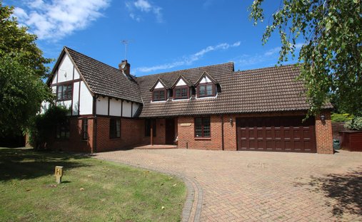 House in Hawks Hill, Fetcham, England 1