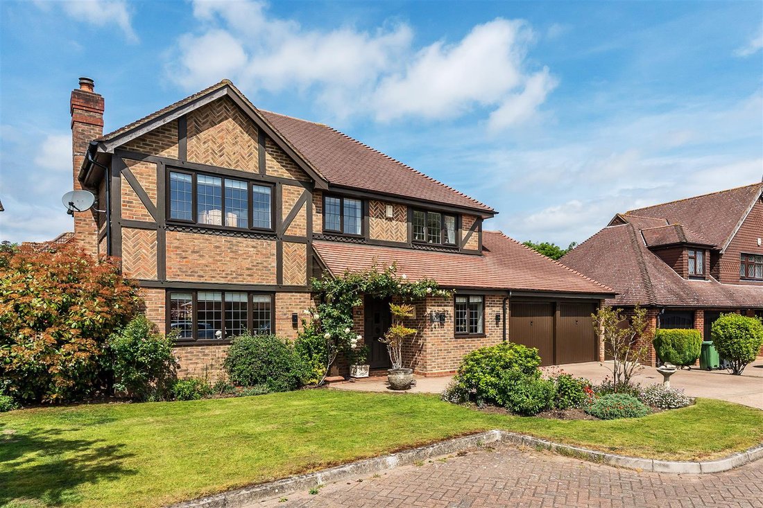 House in Epsom and Ewell, England 1 - 18025831