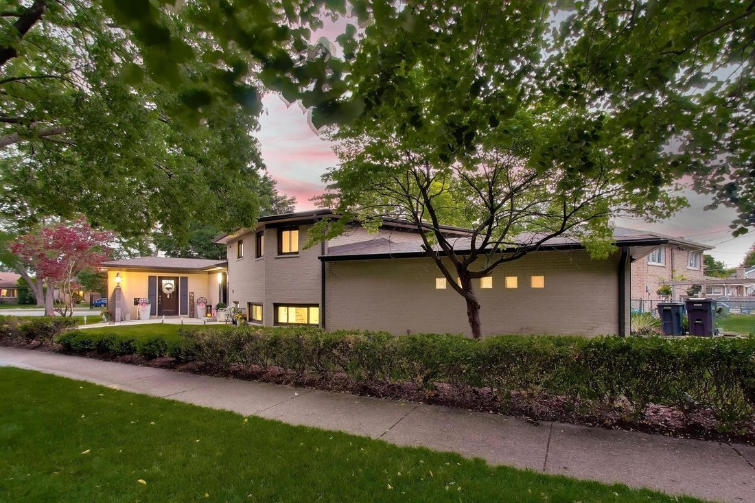 House in Skokie, Illinois, United States 2 - 18208577