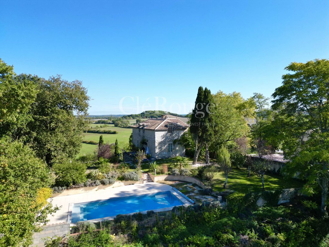 Estate in Issigeac, Nouvelle-Aquitaine, France 1 - 18208477