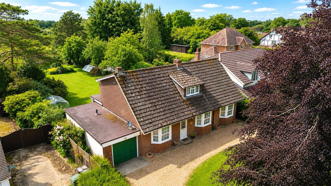 House in Four Marks, England 2 - 18147696